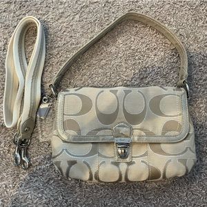 White convertible shoulder bag with silver highlights